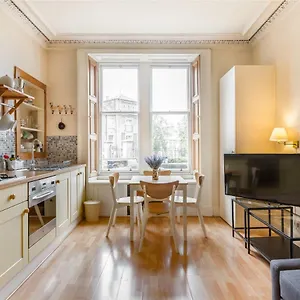 Spacious & Unique 1 Bed With Wifi Edinburgh