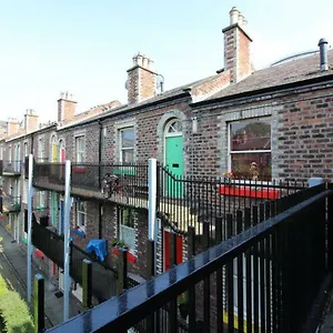 Stylish Flat In 1860's Listed Building Edinburgh