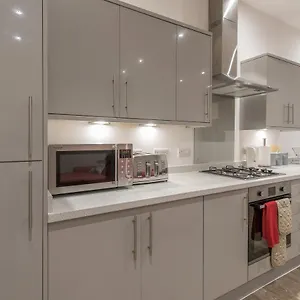 Haymarket Spacious 3 Bedroom Street Level Edinburgh